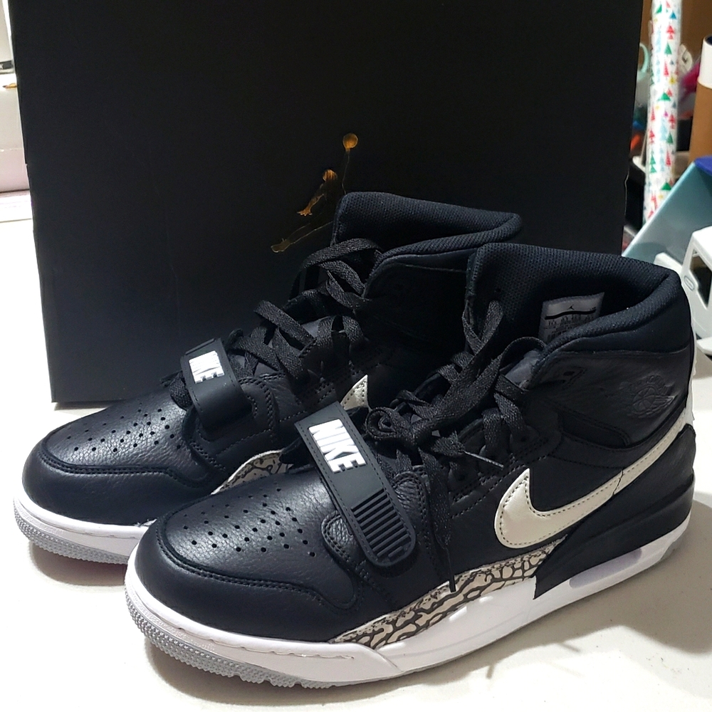 🚨SOLD🚨Air Jordan Legacy 312 AV3922 001 Size 13